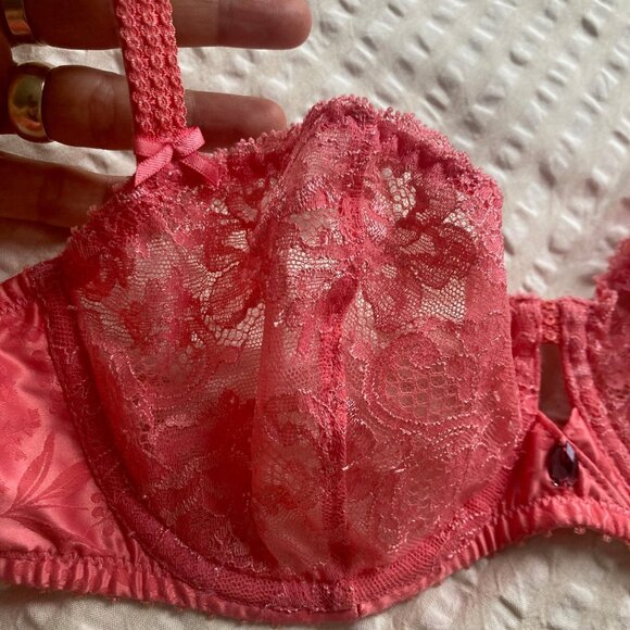 Pretty in Pink Rose Lace AUBADE Balconette bra ~ 32C - Picture 2 of 4
